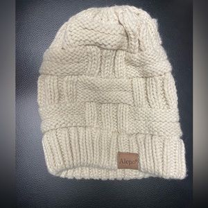 NWOT- Cream color ponytail hat.